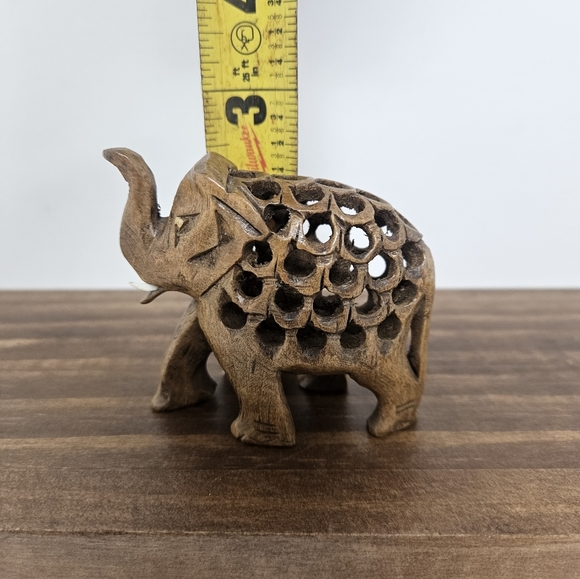 Hand Carved hollow Elephant figurine with baby - Picture 7 of 8